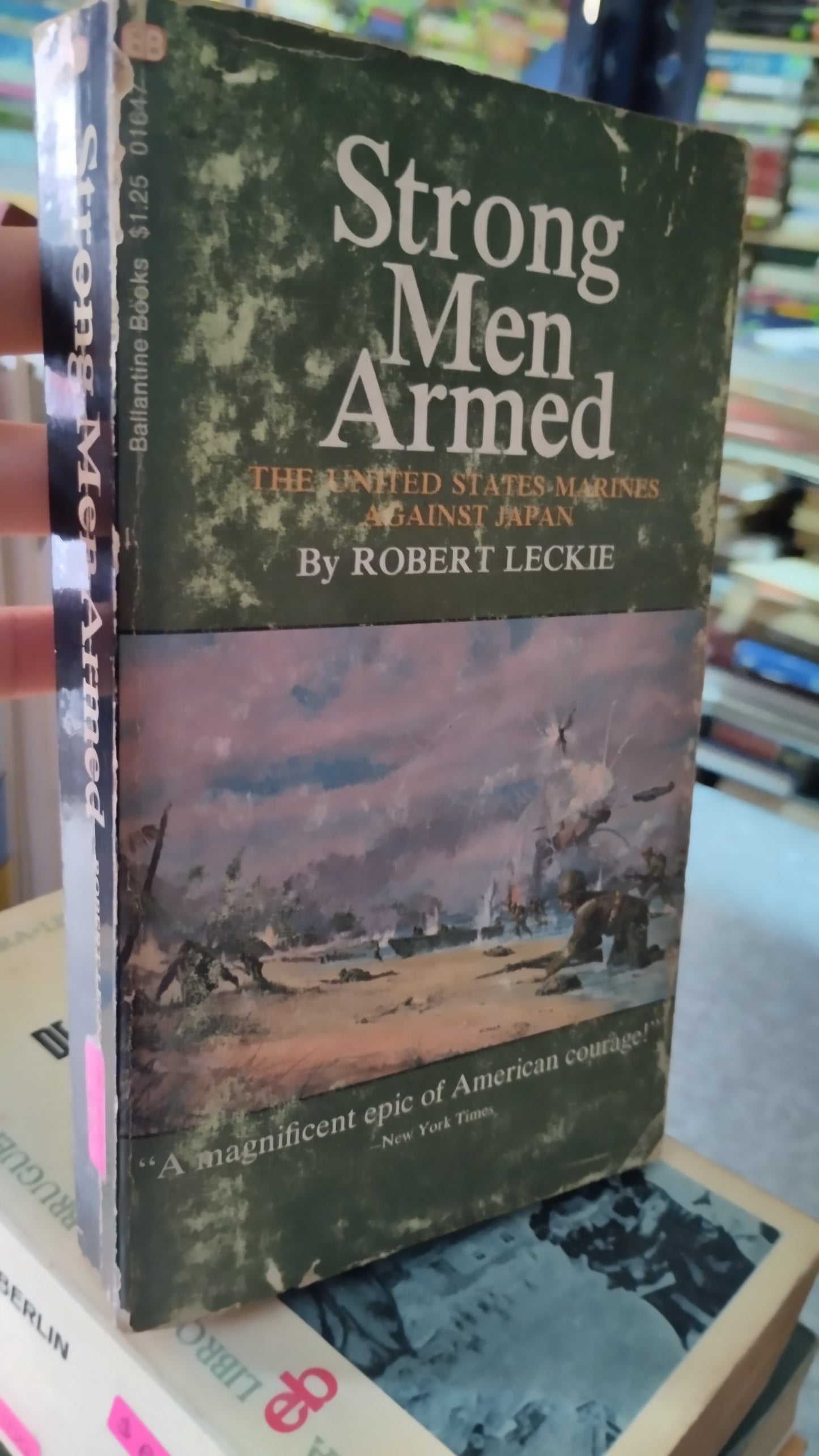 STRONG MEN ARMED POR ROBERT LECKIE LIBRO USADO HISTORIA ALDAMA