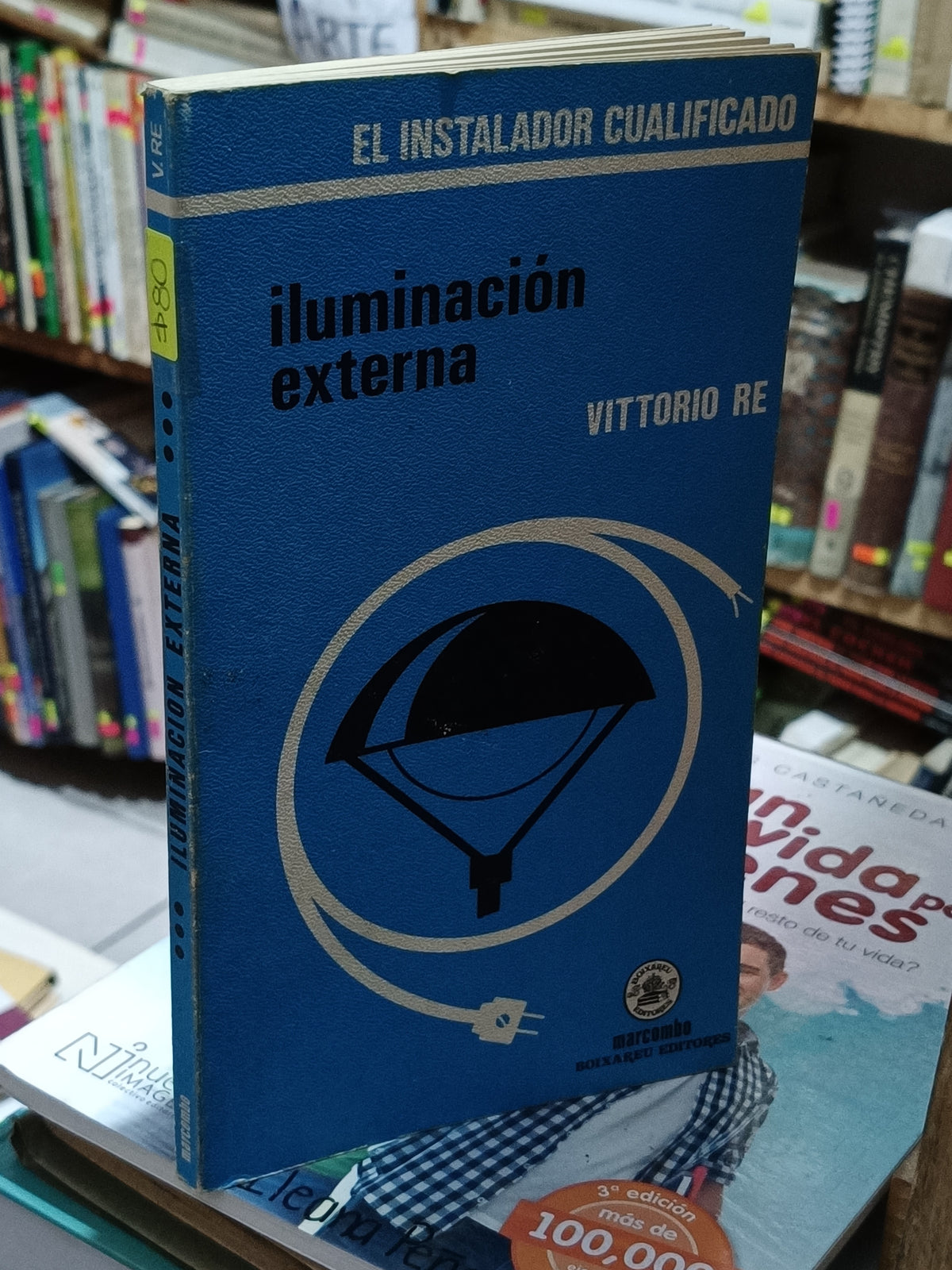 ILUMINACION EXTERNA VITTORIO RE USADO ARQUITECTURA LITERARIO 305