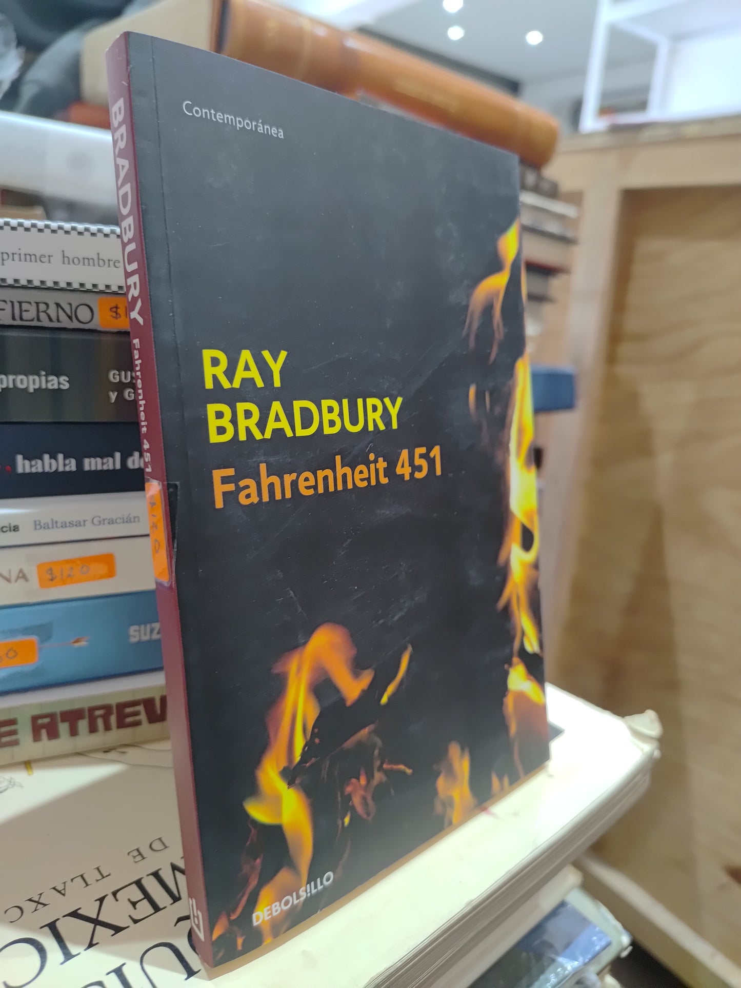FAHRENHEIT 451 POR RAY BRADBURY USADO NOVELAS JUAREZ 515