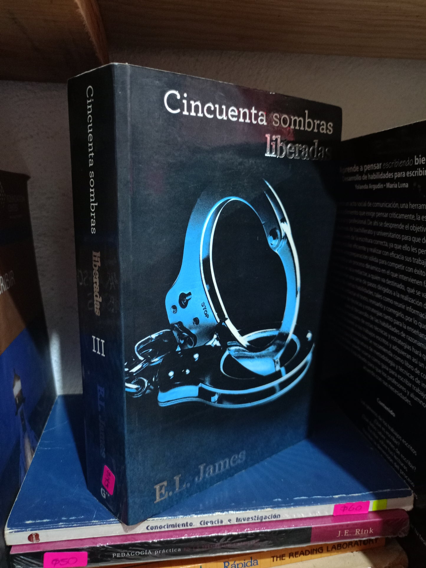 CINCUENTA SOMBRAS LIBERADAS POR E.L. JAMES USADO NOVELA LITERARIO 305