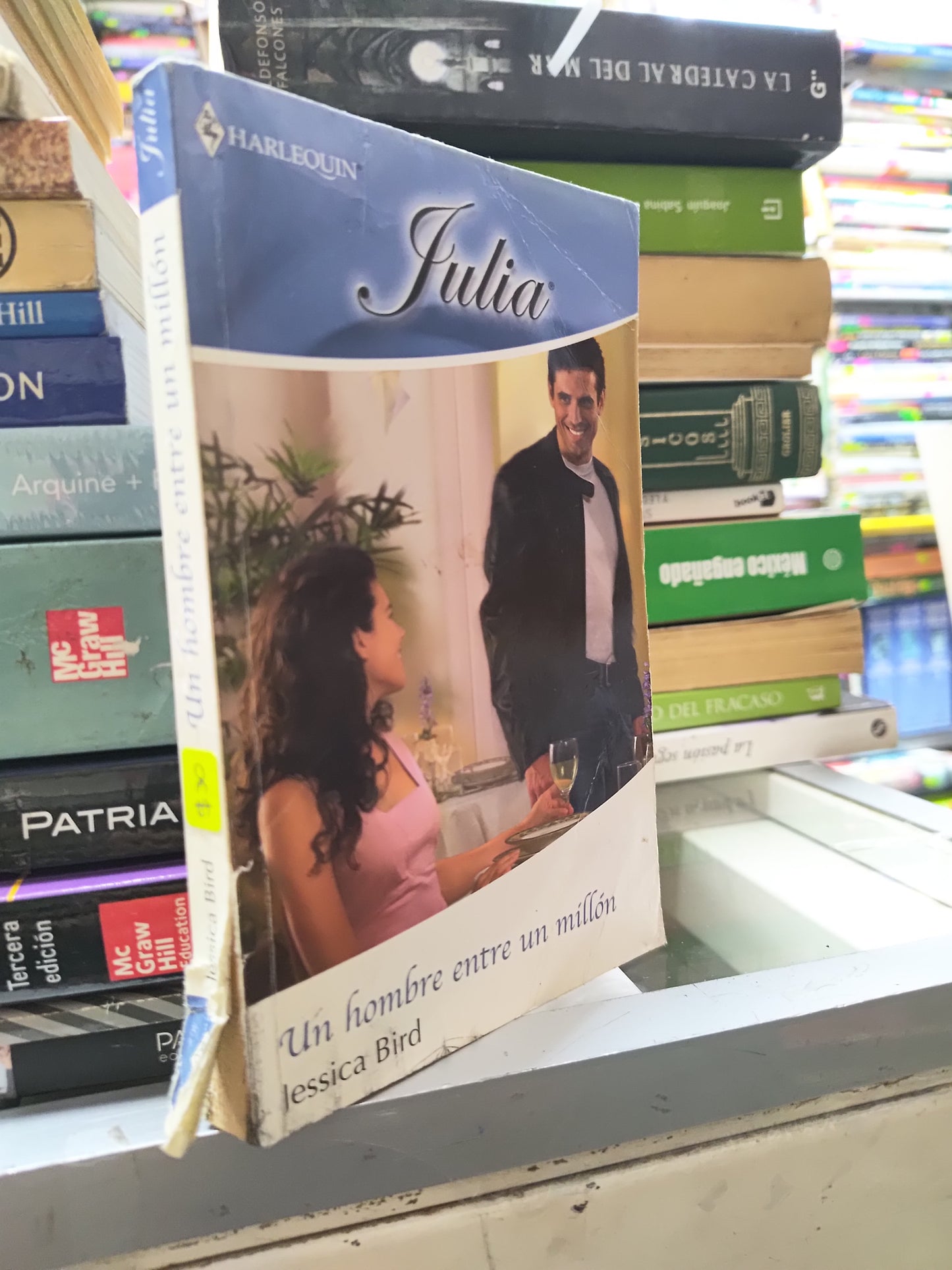 UN HOMBRE ENTRE UN MILLON POR JESSICCA BIRD USADO NOVELAS JUAREZ 507