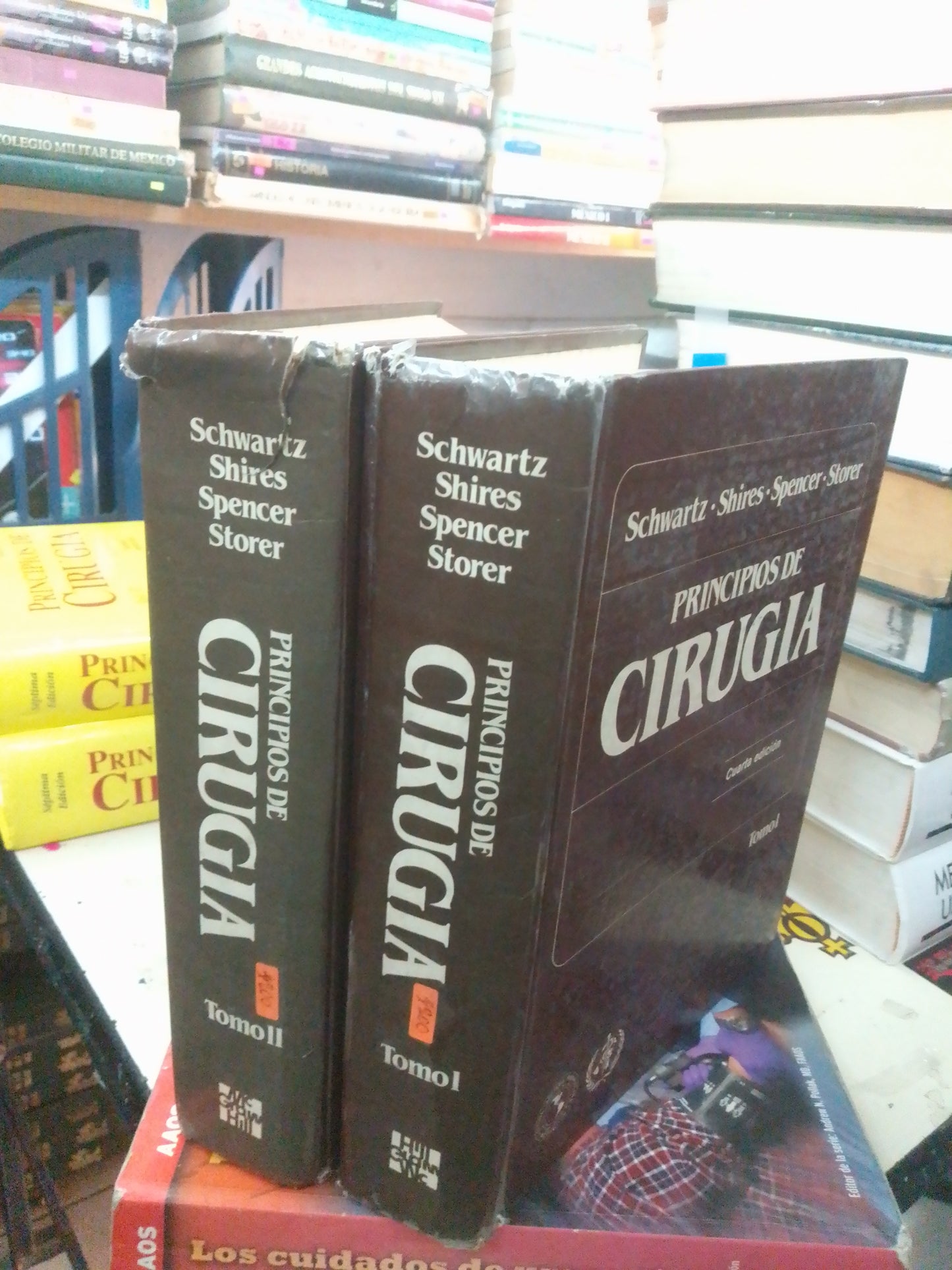 PRINCIPIOS DE CIRUGÍA POR SCHWARTZ, SHIRES, SPENCER Y STORER TOMOS I Y II $200 CADA TOMO USADO MEDICINA LITERARIO 207