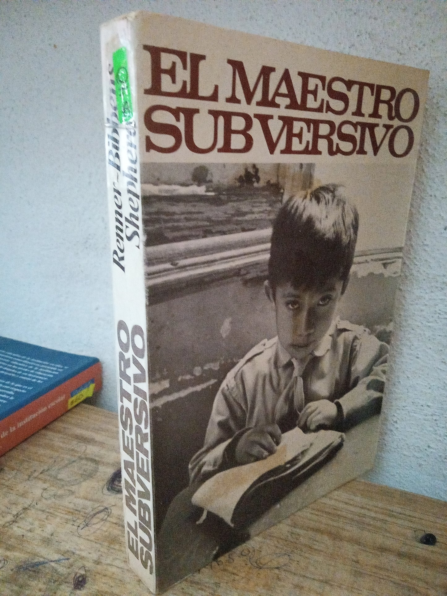 EL MAESTRO SUBVERSIVO JOHN W. RENNER ROBERT F. BIBBENS GENE D. SHEPHERD USADO EDUCACIÓN LITERARIO 305