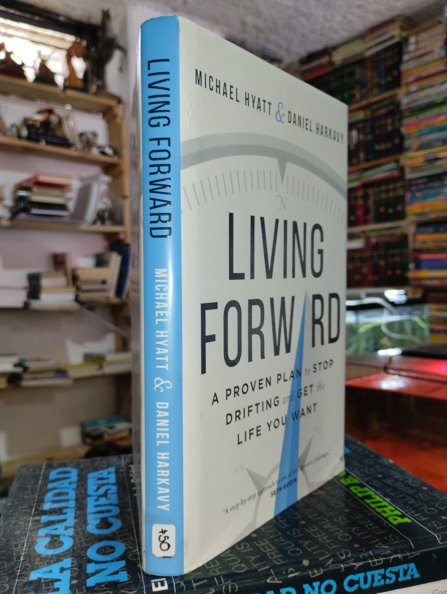 LIVING FORWAR POR MICHAEL HYATT Y DANIEL HARKAVY USADO IDIOMAS ALDAMA