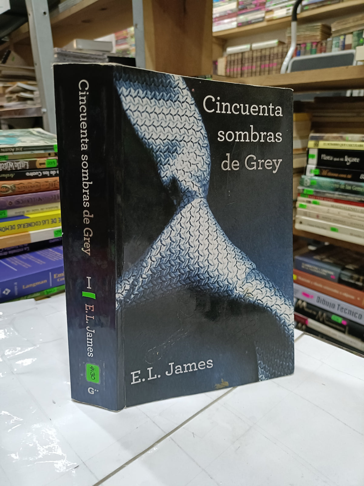 CINCUENTA SOMBRAS DE GREY 1 POR E. L. JAMES USADO NOVELA LITERARIO 207