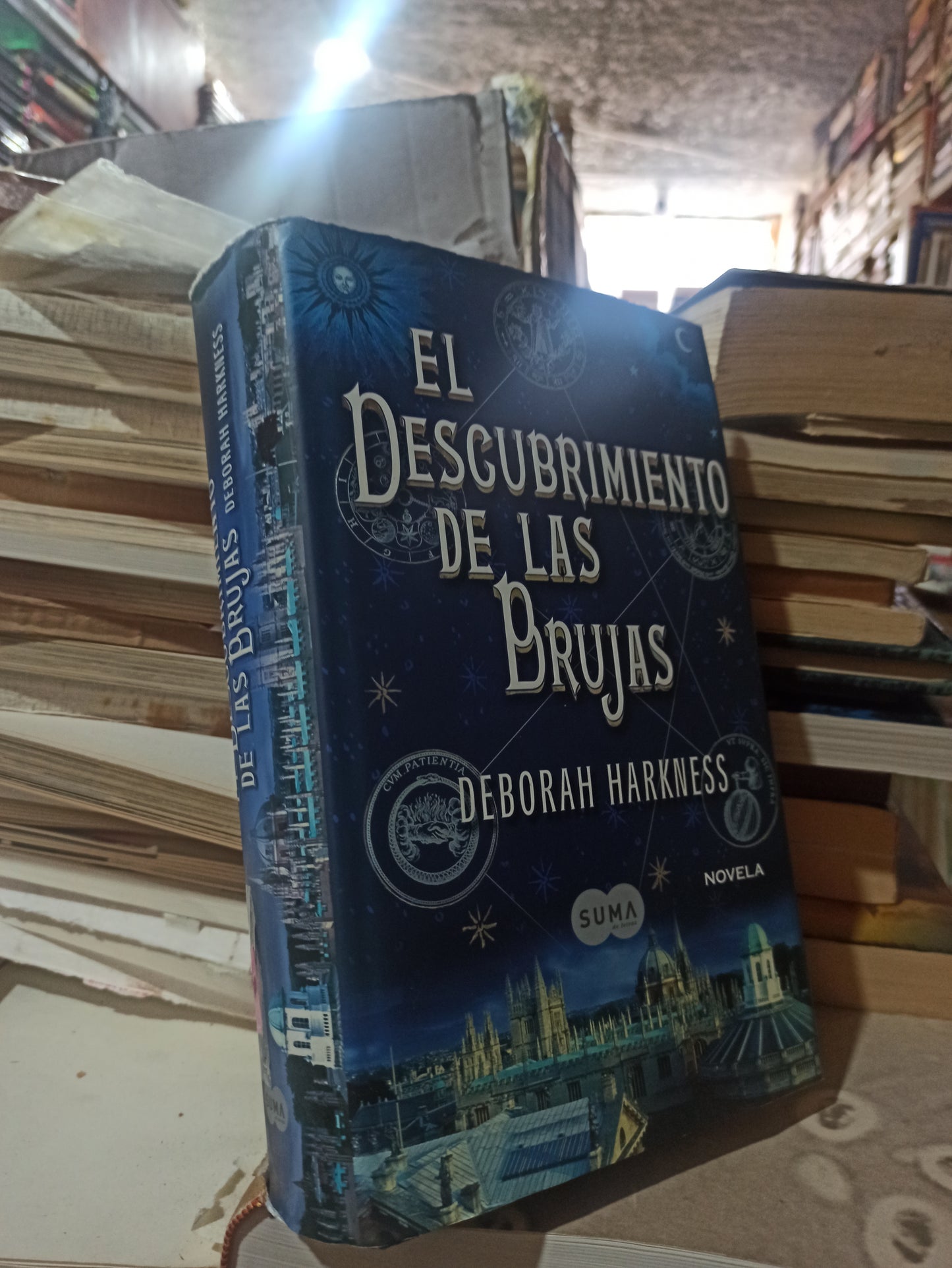 EL DESCUBRIMIENTO DE LAS BRUJAS POR DEBORAH HARKNESS USADO NOVELAS ALDAMA
