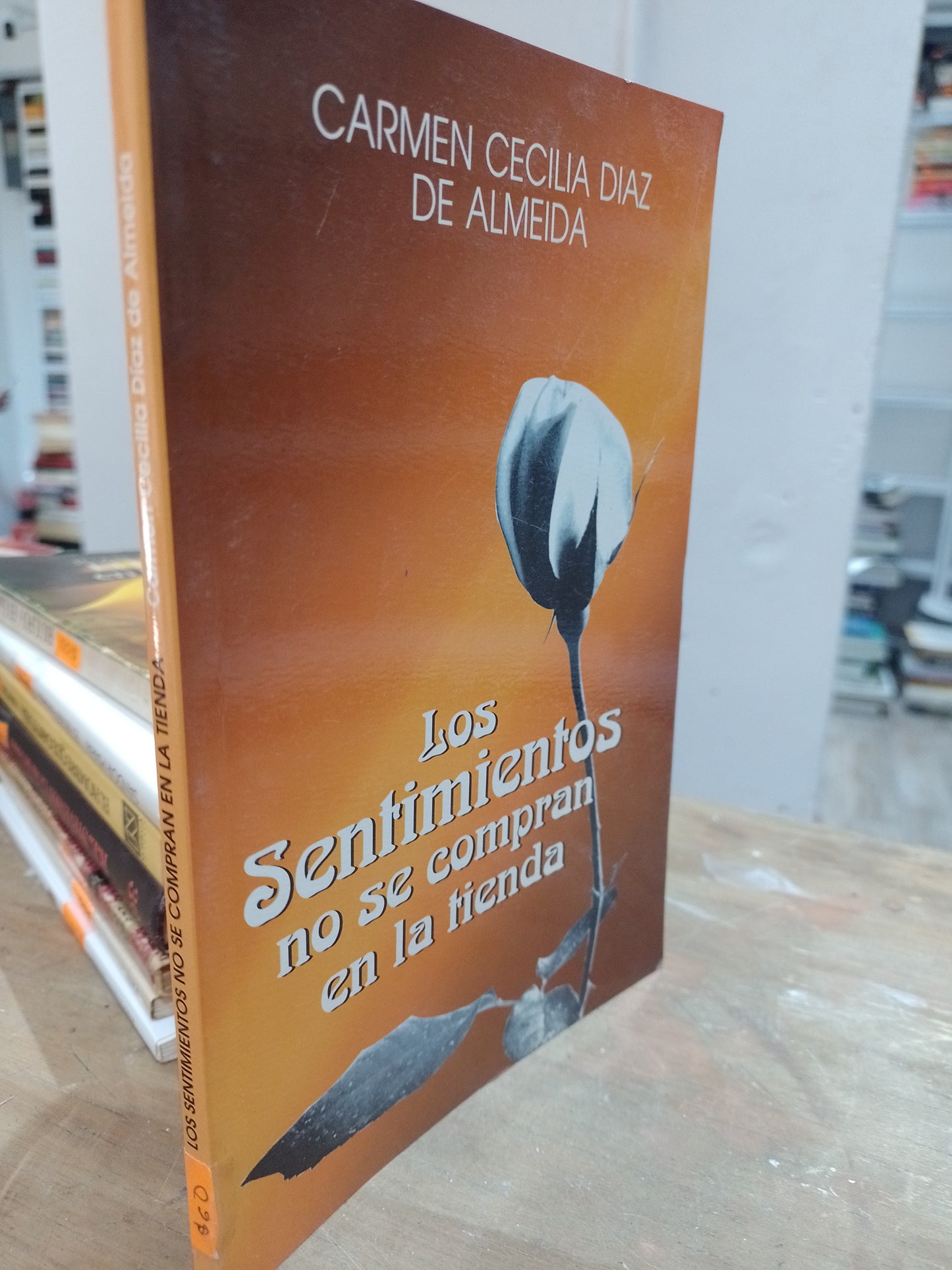 LOS SENTIMIENTOS NO SE COMPRAN EN LA TIENDA POR CARMEN CECILIA DIAZ DE ALMEIDA USADO NOVELA JUAREZ 515