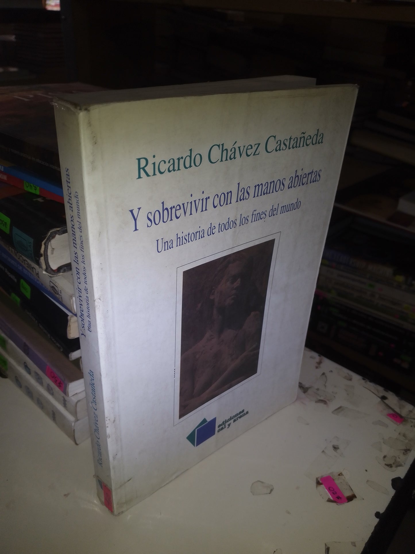 Y SOBREVIVIR CON LAS MANOS ABIERTAS. UNA HISTORIA DE TODOS LOS FINES DEL MUNDO POR RICARDO CHÁVEZ CASTAÑEDA USADO EDUCACIÓN LITERARIO 207