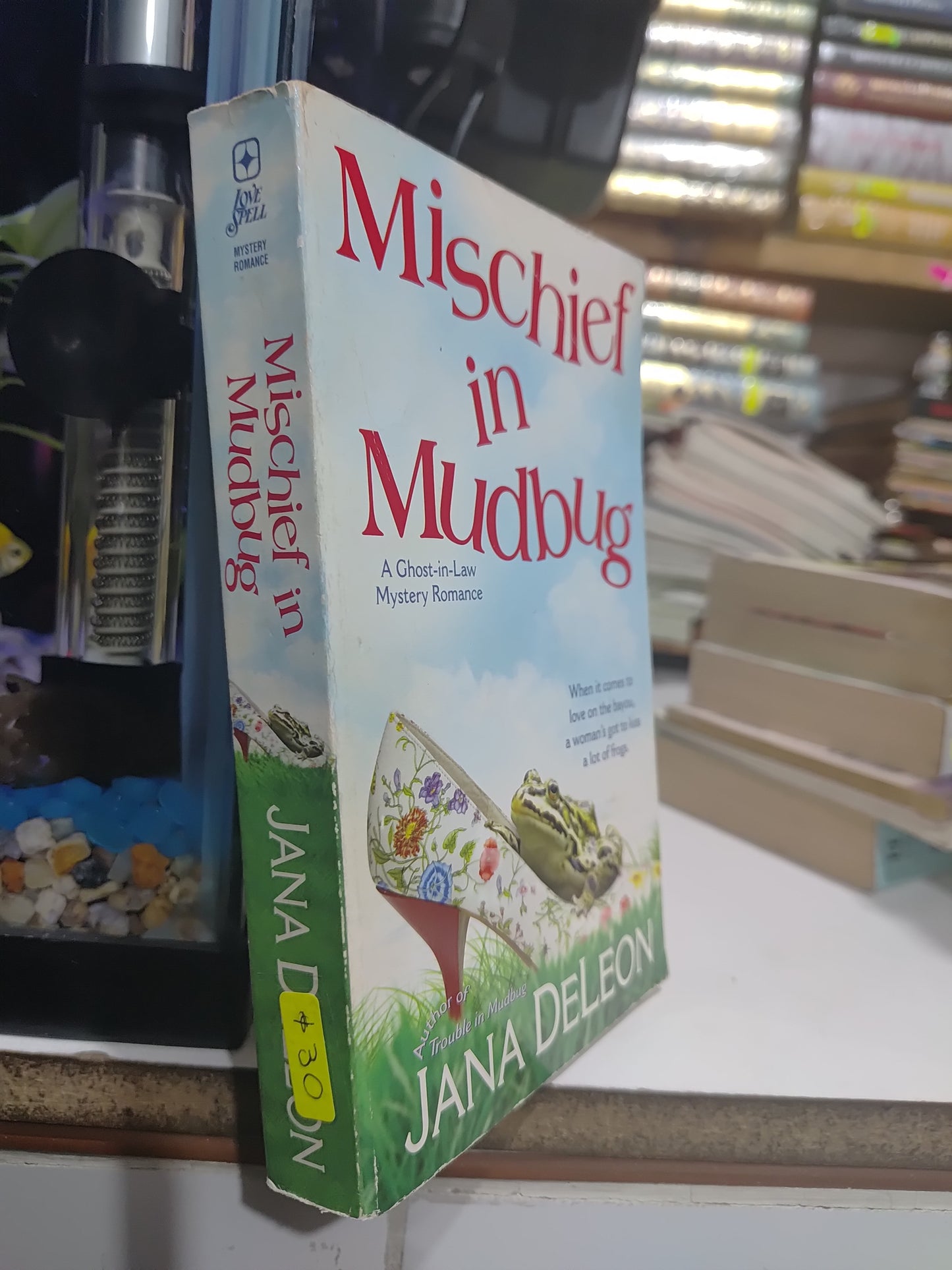 MISCHIEF IN MUDBUG POR JANA DELEON USADO IDIOMAS JUAREZ