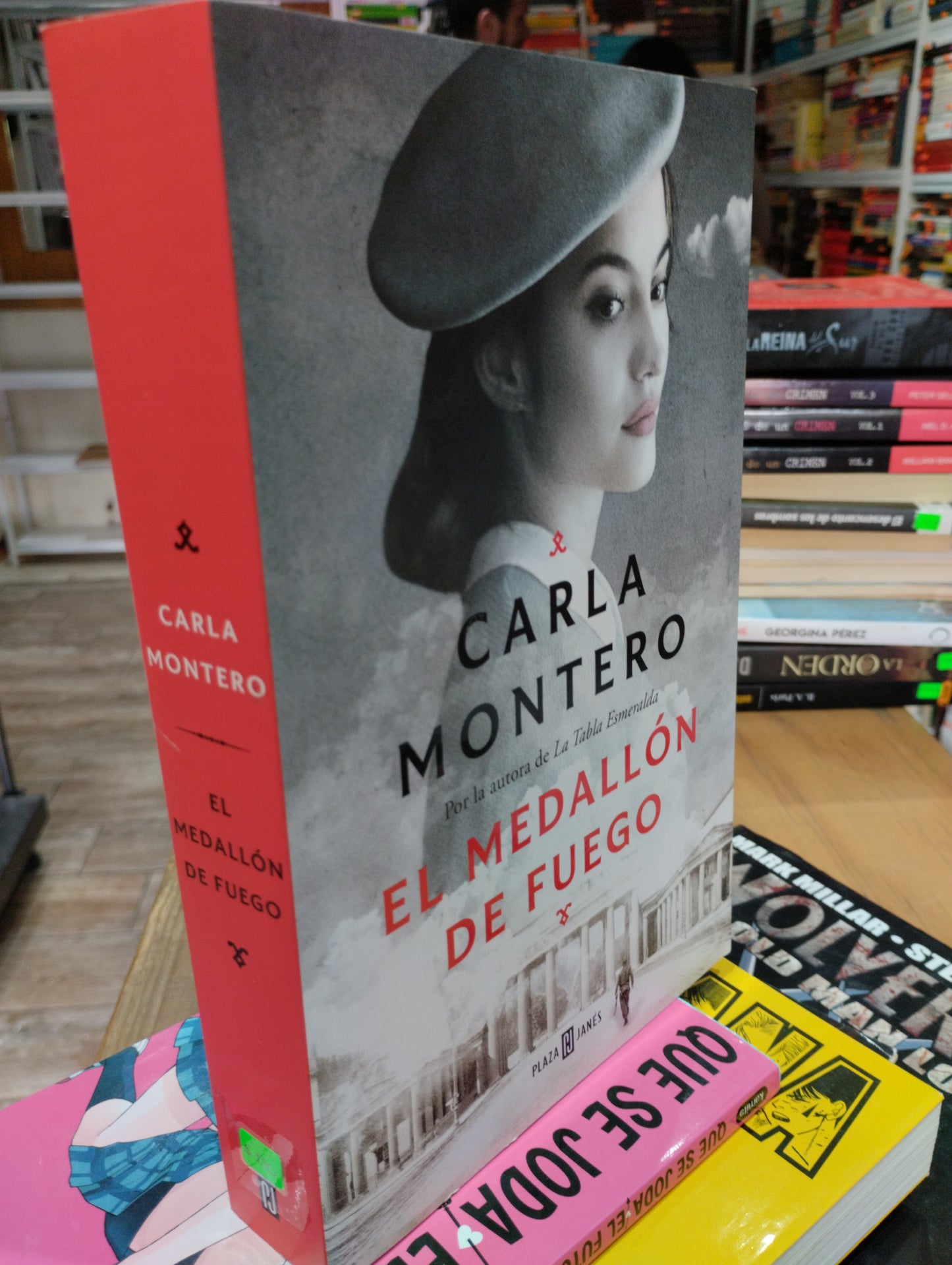 EL MEDALLON DE FUEGO CARLA MONTERO USADO NOVELAS JUAREZ 515